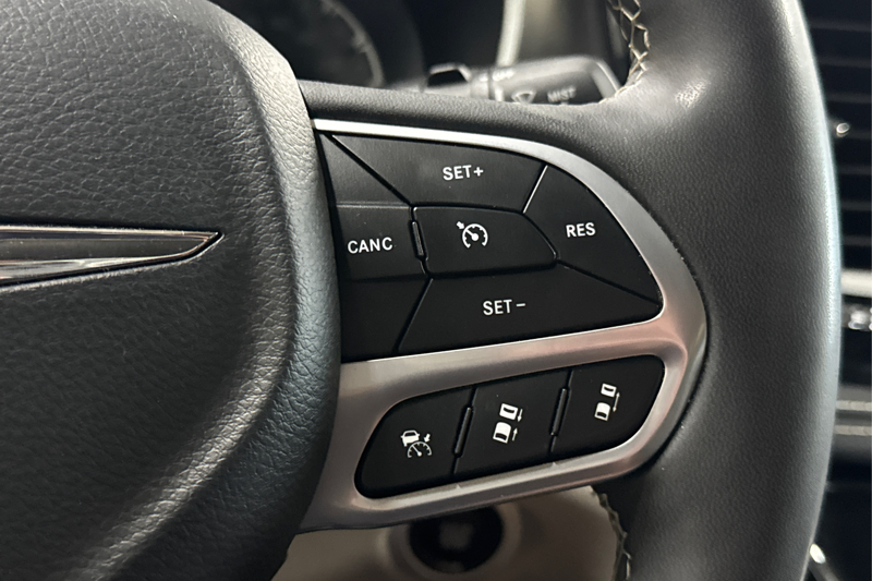 2024 Chrysler Pacifica — photo 29 of 33