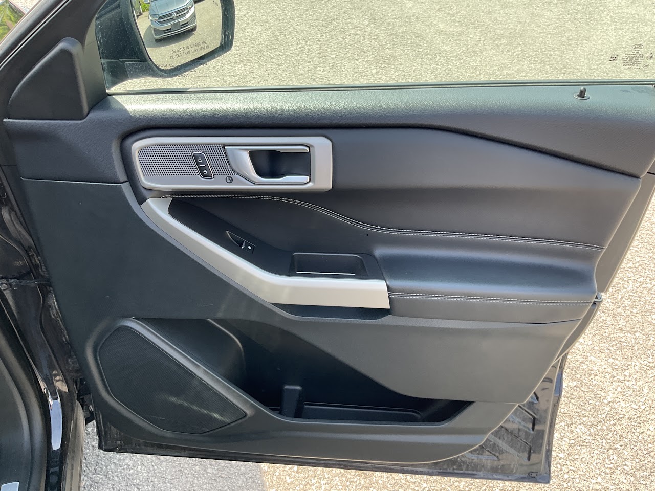 2024 Ford Explorer — photo 31 of 34