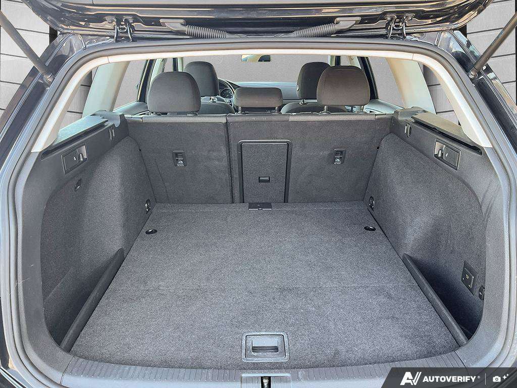 2019 Volkswagen Golf SportWagen — photo 9 of 25