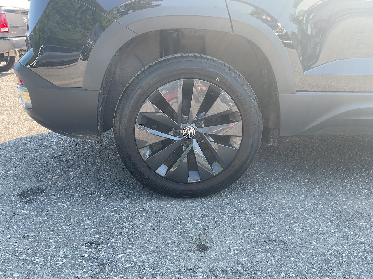 2024 Volkswagen Taos — photo 13 of 32