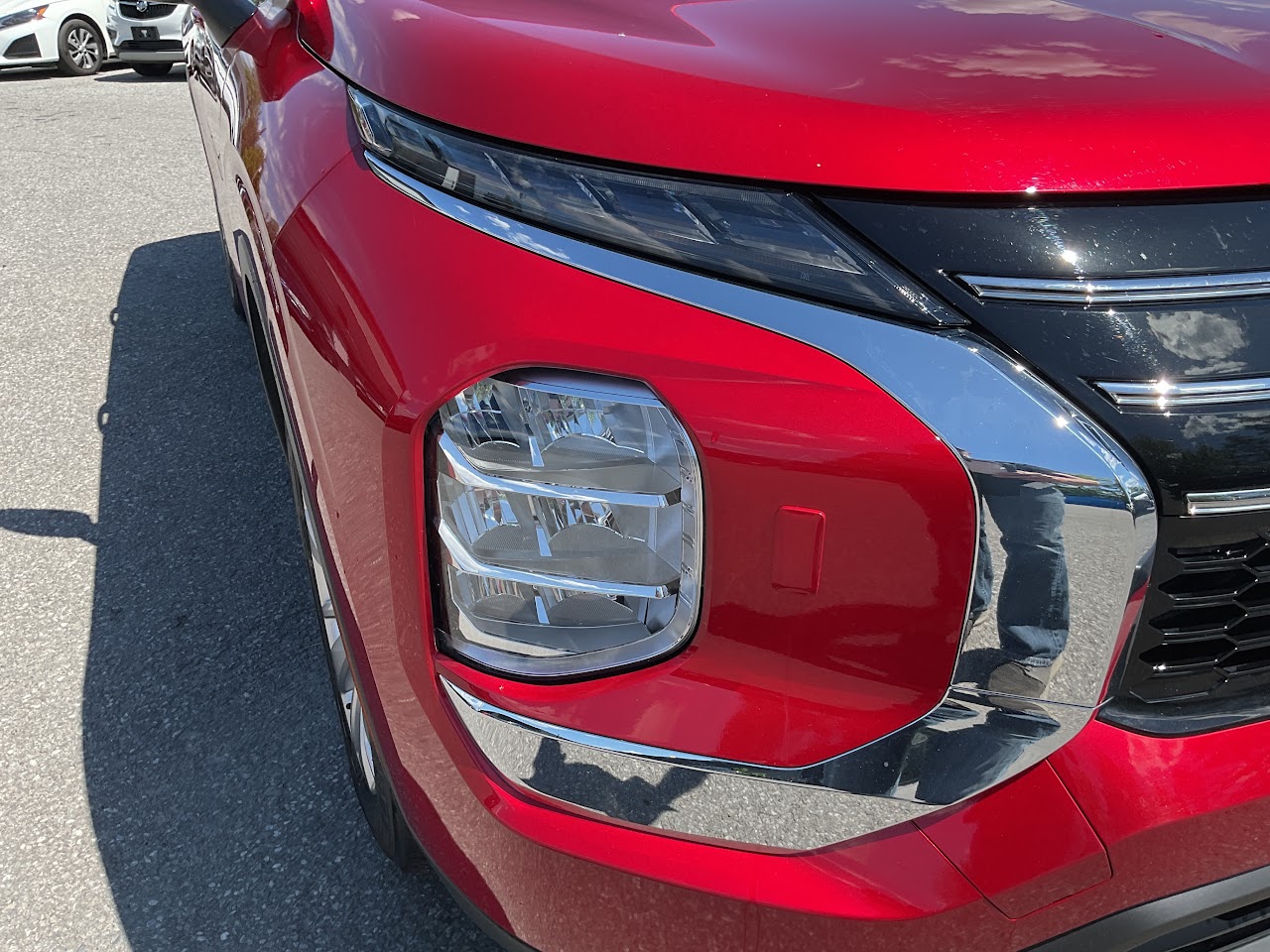 2025 Mitsubishi Outlander — photo 14 of 33