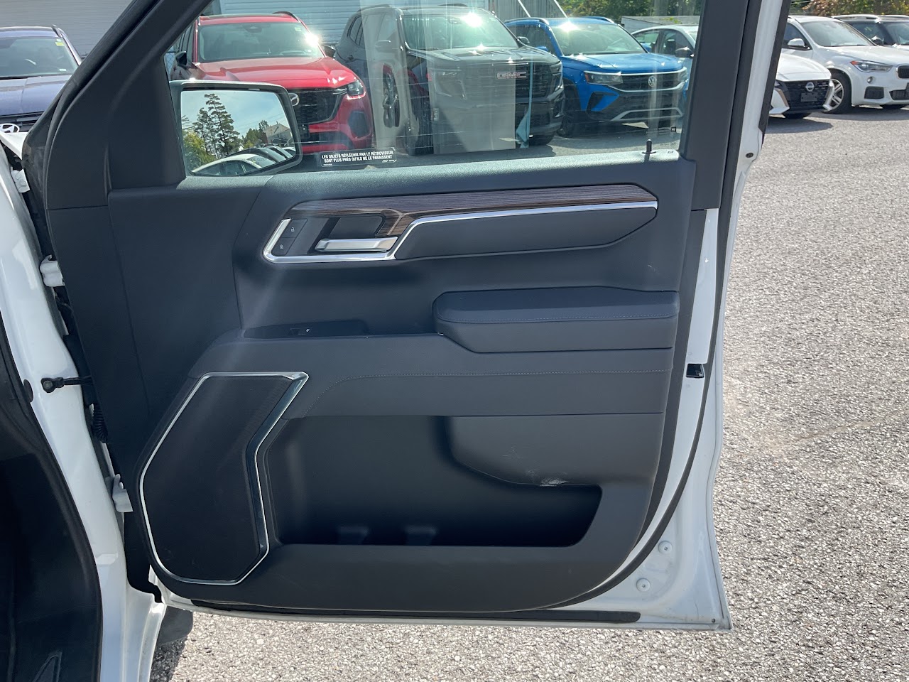 2025 Chevrolet Silverado 1500 — photo 18 of 33