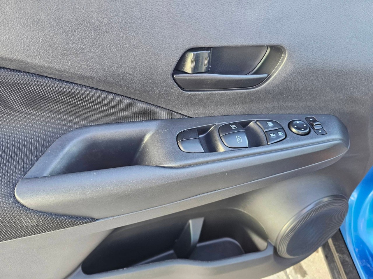 2025 Nissan Kicks Play — photo 20 of 25