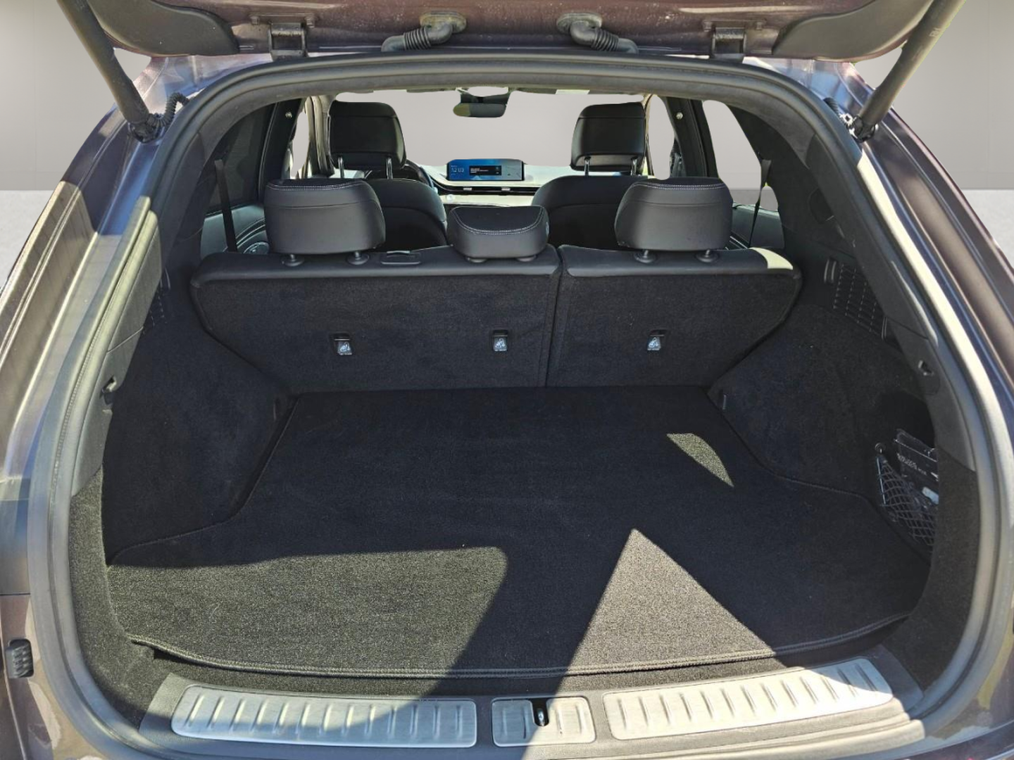 2022 Genesis GV70 — photo 9 of 19