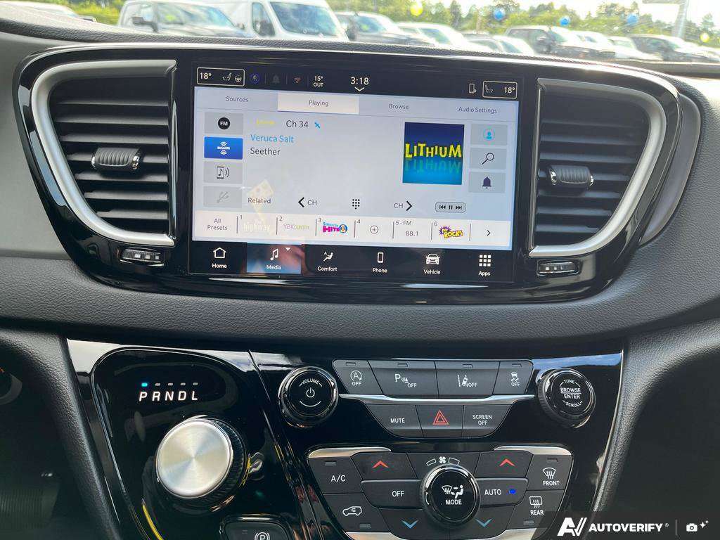 2027 Chrysler Grand Caravan — photo 19 of 25