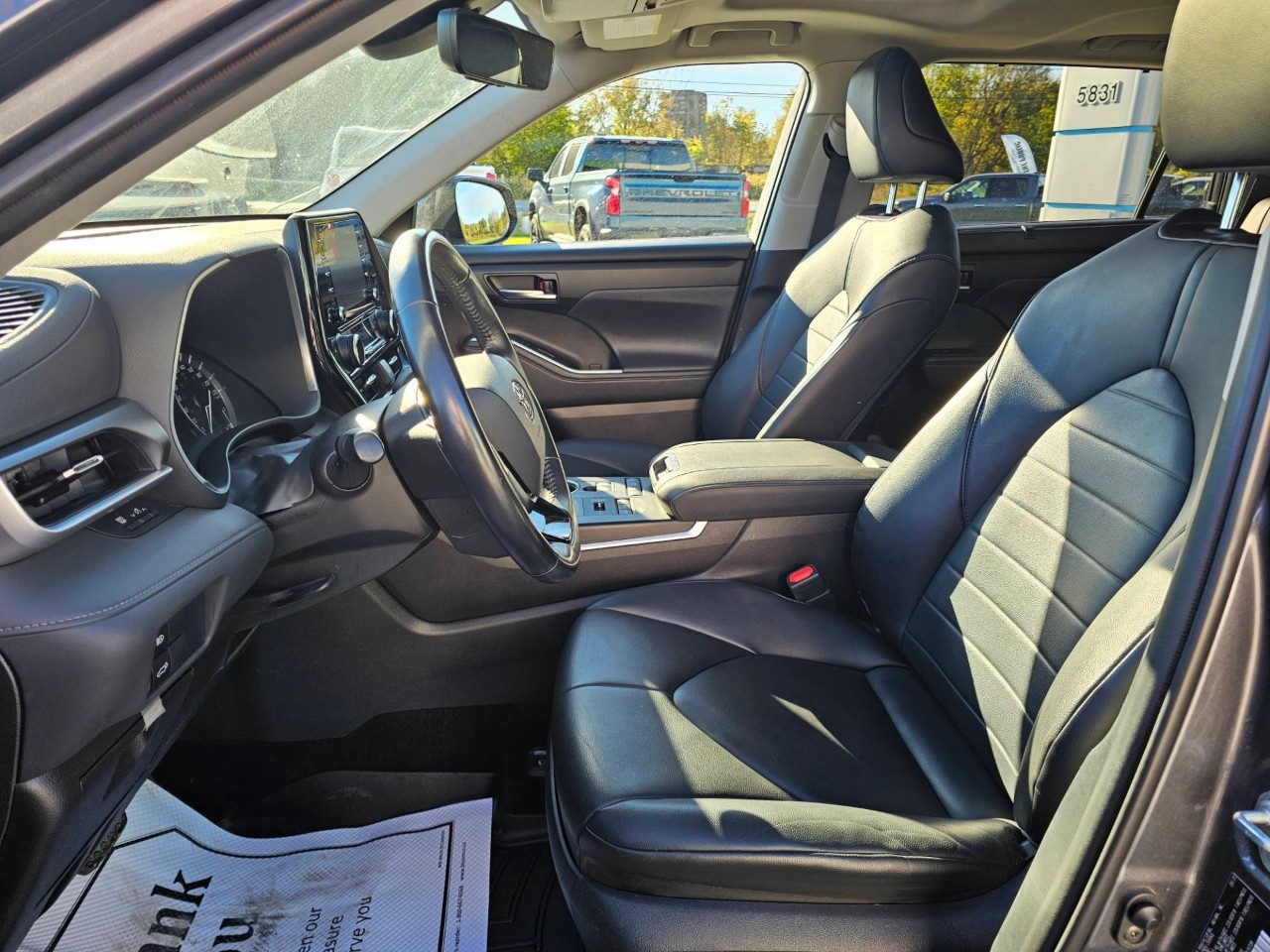2021 Toyota Highlander — photo 12 of 27