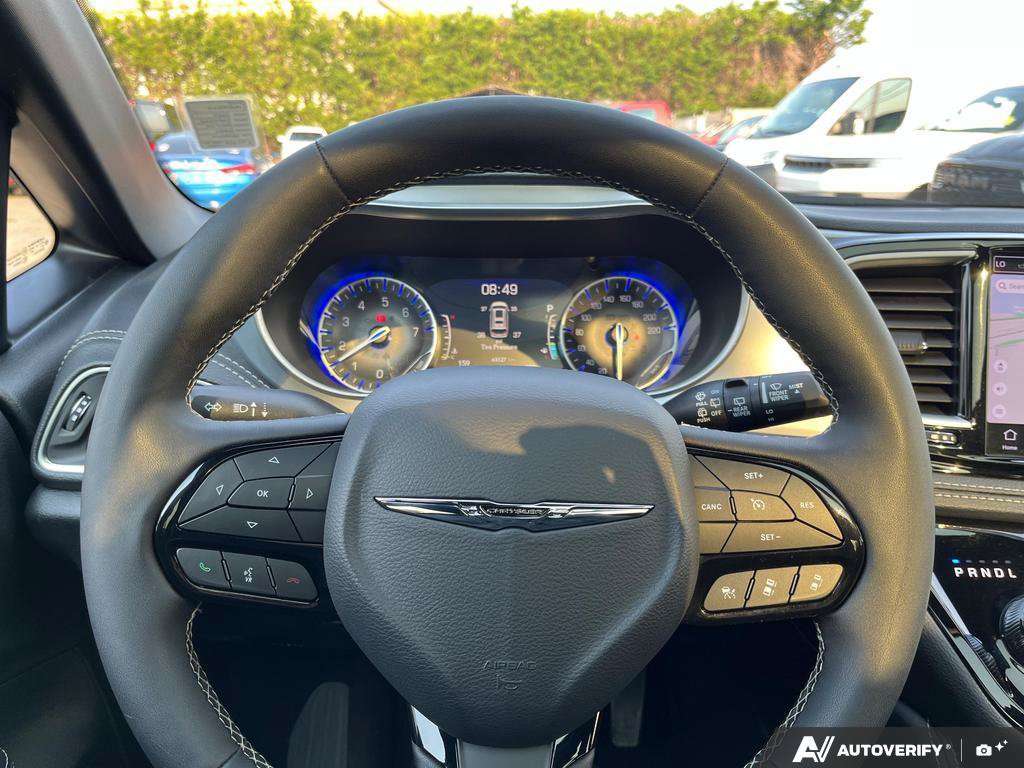 2025 Chrysler Pacifica — photo 14 de 25