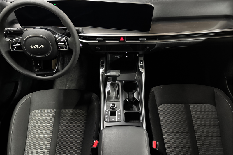 2025 Kia Sorento — photo 18 of 33