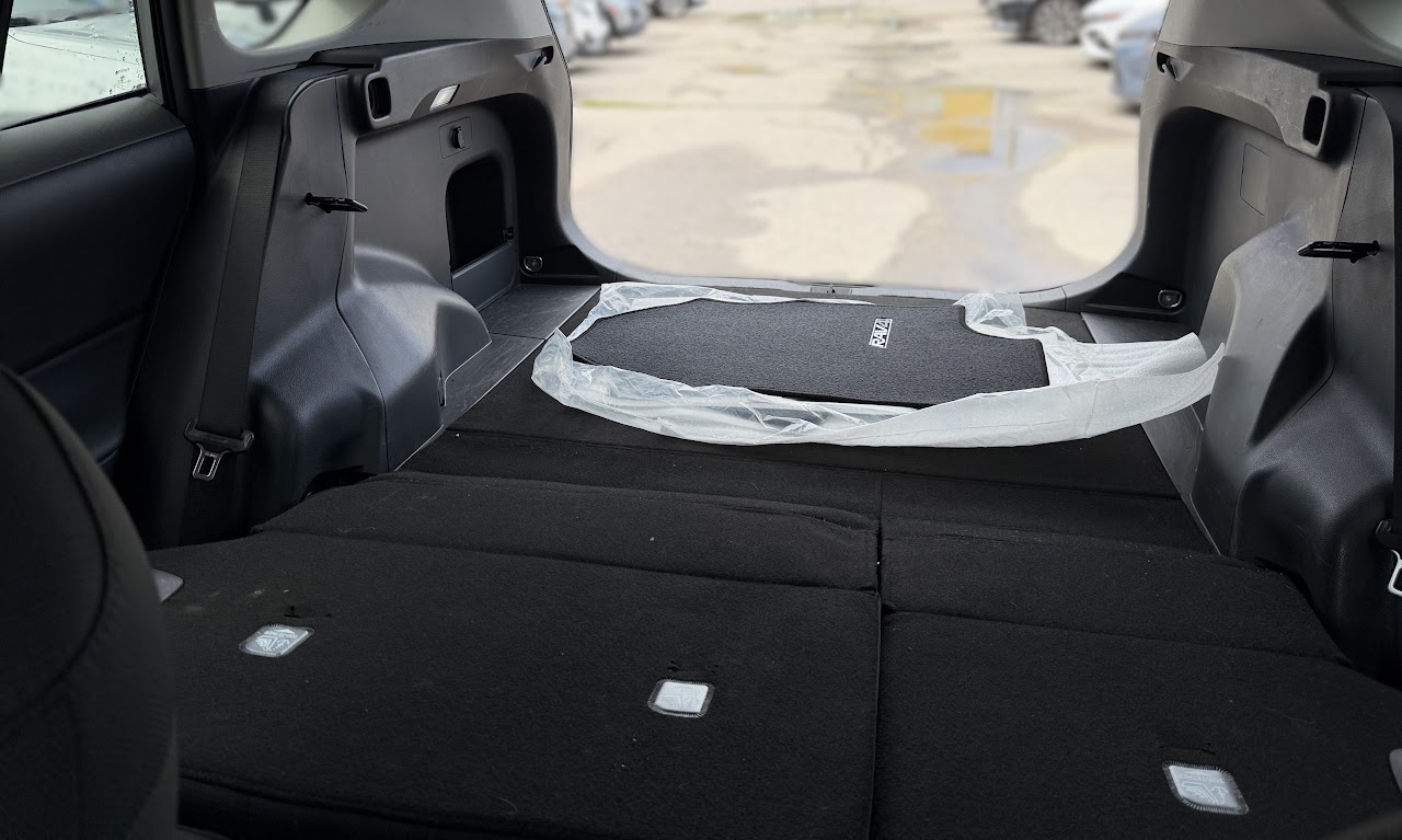 2025 Toyota RAV4 — photo 39 of 47