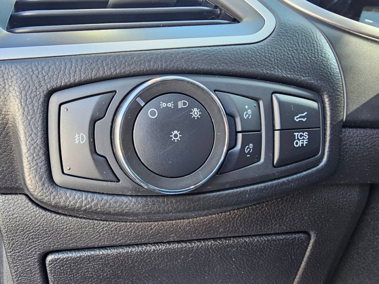 2021 Ford Edge — photo 28 of 34