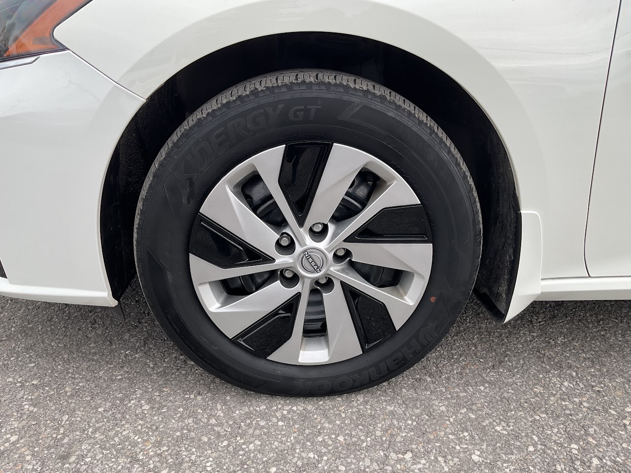 2025 Nissan Altima — photo 10 of 32