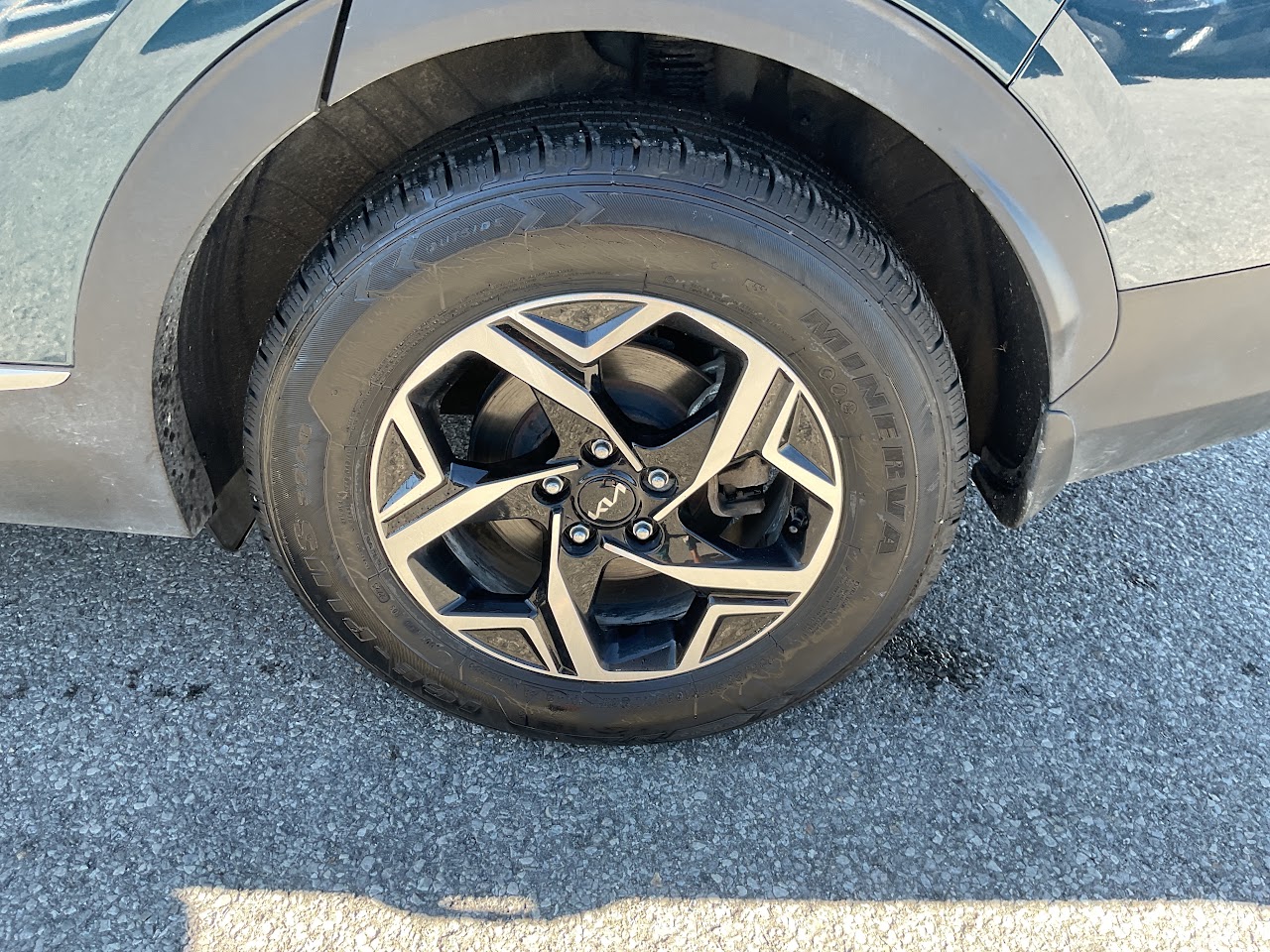 2025 Kia Sportage — photo 12 of 34