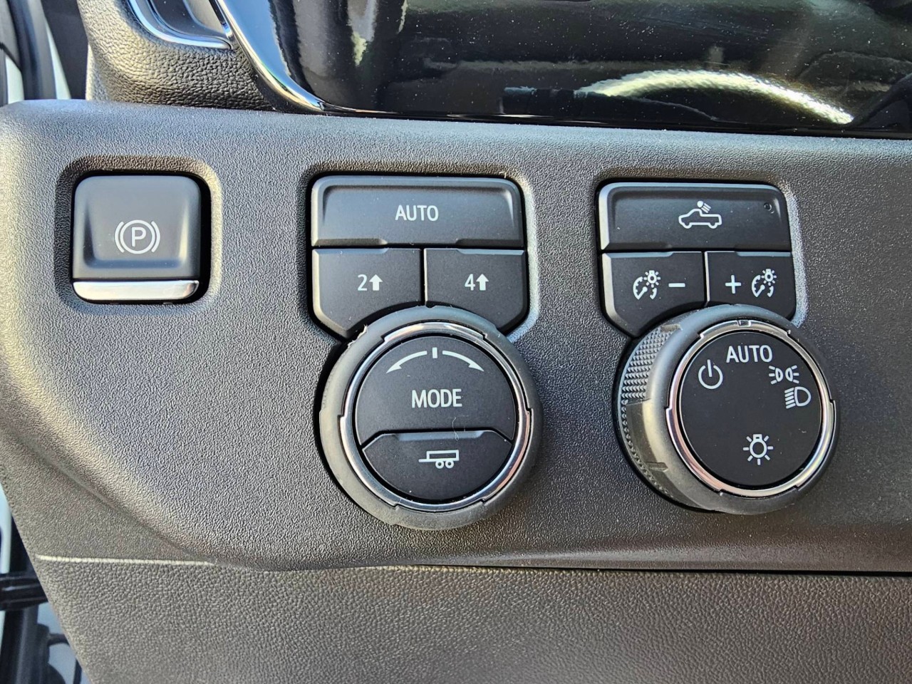 2025 Chevrolet Silverado 1500 — photo 14 of 22