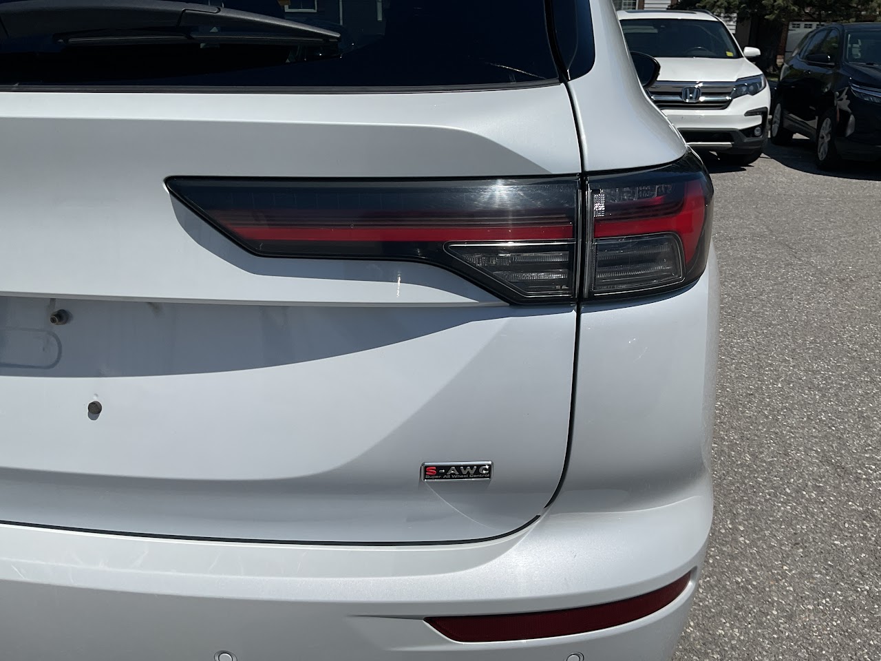 2025 Mitsubishi Outlander — photo 17 of 32