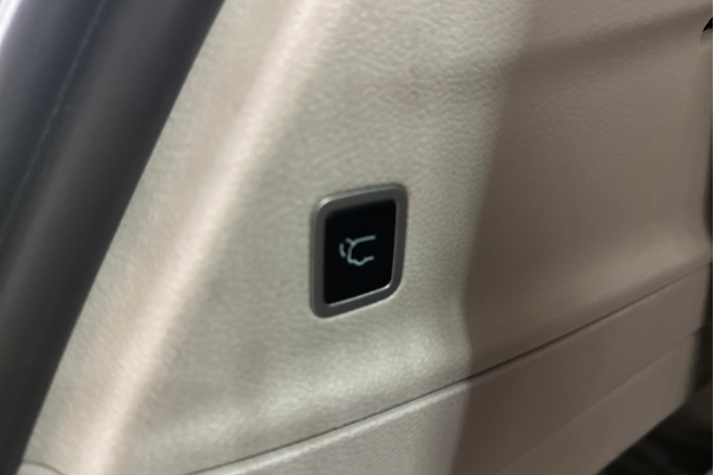 2023 Chrysler Pacifica — photo 13 of 27