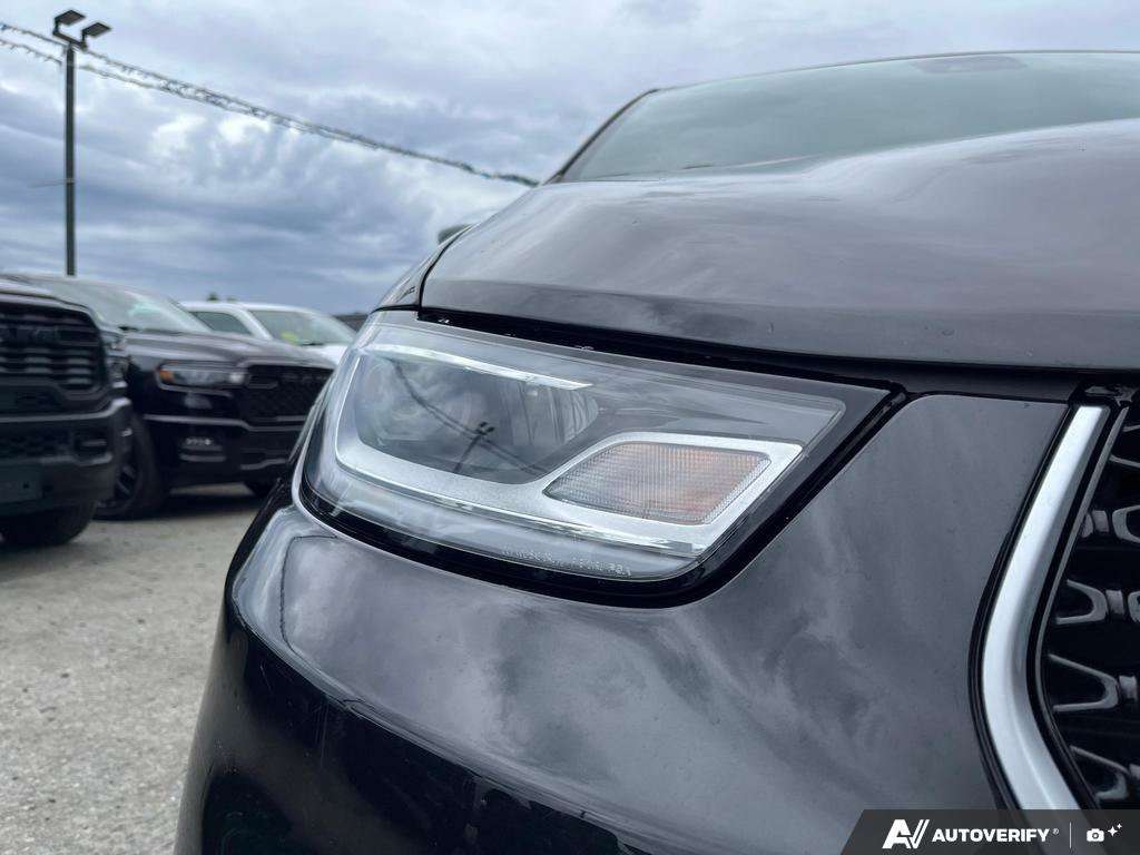 2024 Chrysler Pacifica Hybrid — photo 8 of 25
