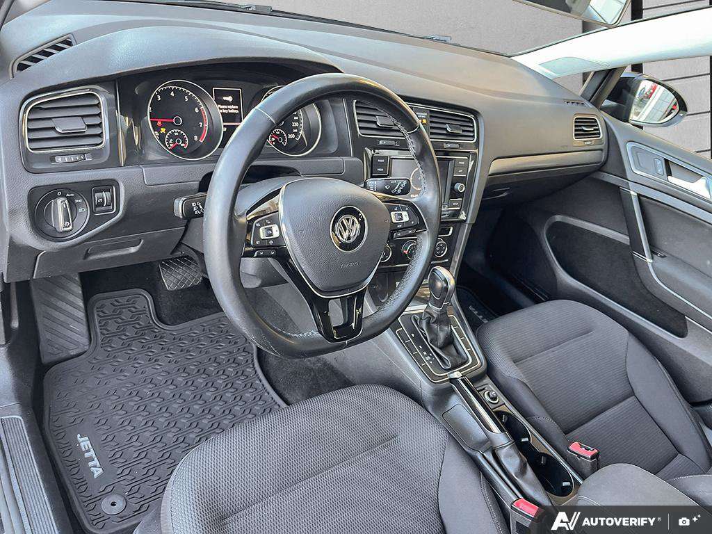 2019 Volkswagen Golf SportWagen — photo 11 of 25