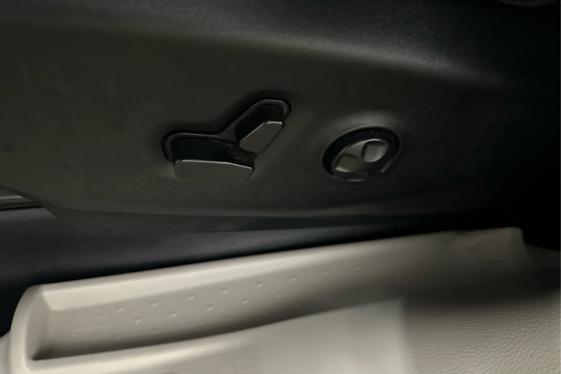 2023 Chrysler Pacifica — photo 31 of 33