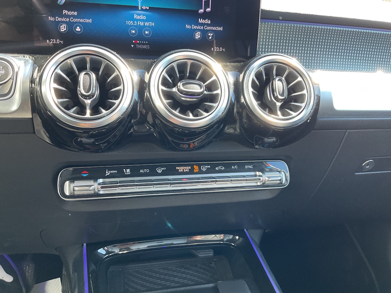 2023 Mercedes-Benz GLB250 — photo 14 of 22