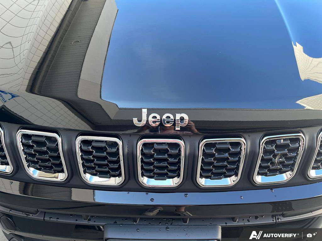 2025 Jeep Compass — photo 9 of 25