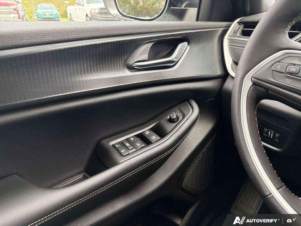 2026 Jeep Grand Cherokee — photo 17 of 25