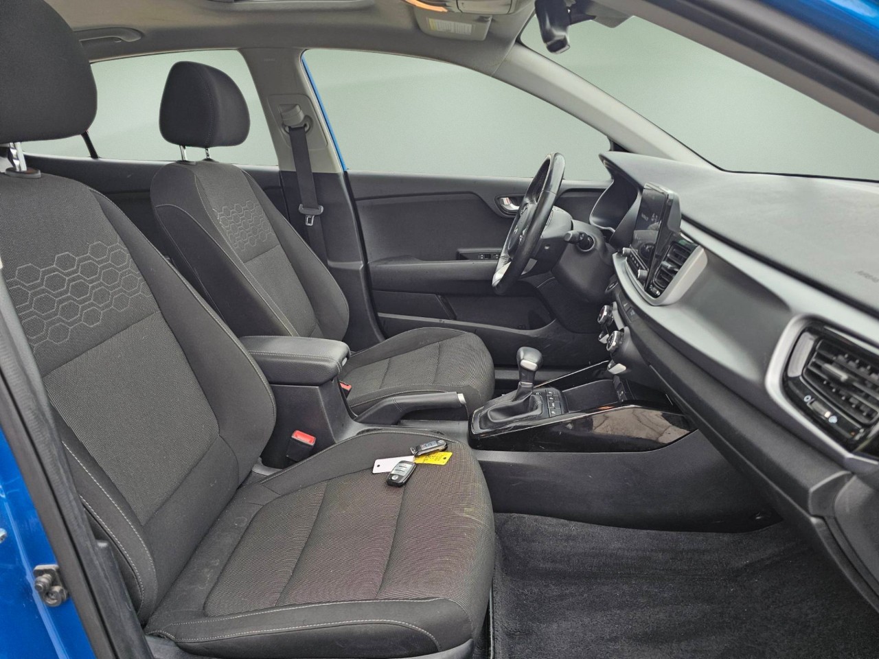 2023 Kia Rio 5-door — photo 18 of 18