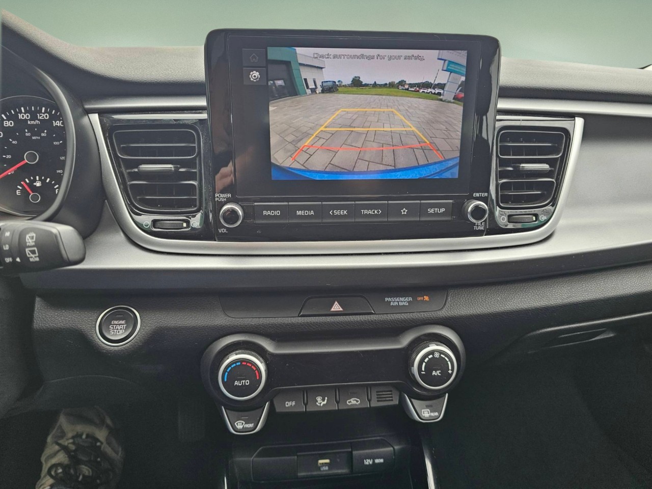2023 Kia Rio 5-door — photo 10 of 18