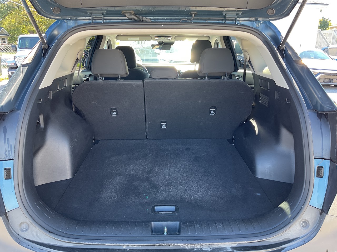 2025 Kia Sportage — photo 21 of 34