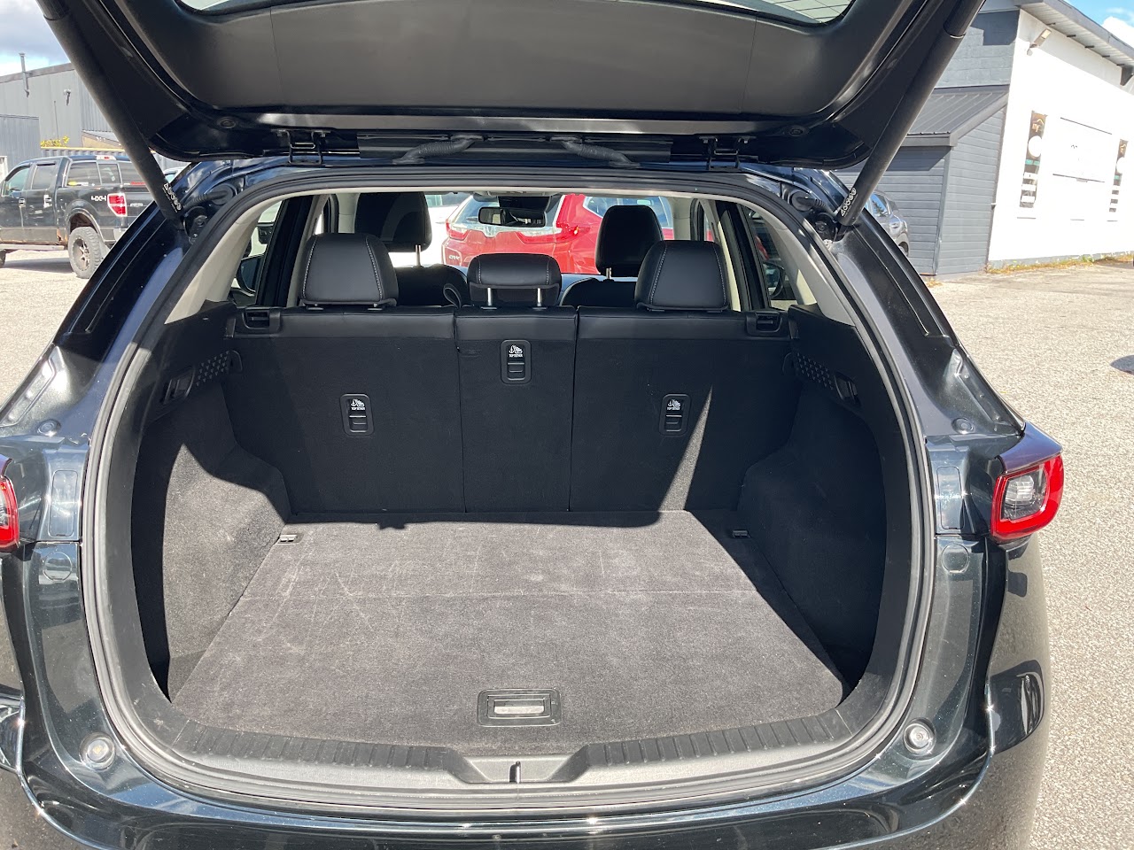 2025 Mazda CX-5 — photo 21 of 33