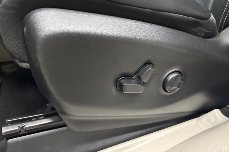 2024 Chrysler Pacifica — photo 31 of 33