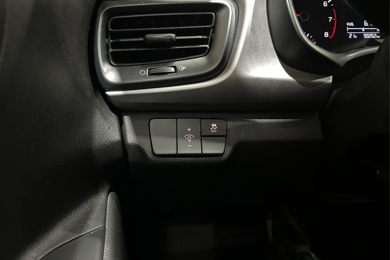 2021 Kia Rio Hatchback 5-Door — photo 25 of 25