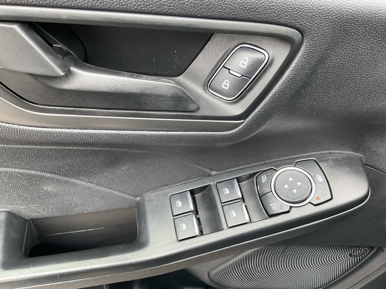2025 Ford Escape — photo 30 of 35