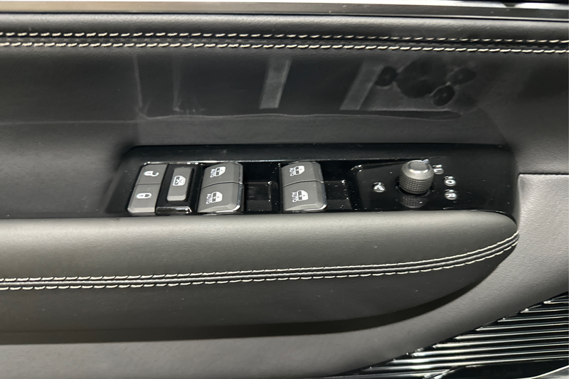 2026 Jeep Grand Wagoneer — photo 25 of 29