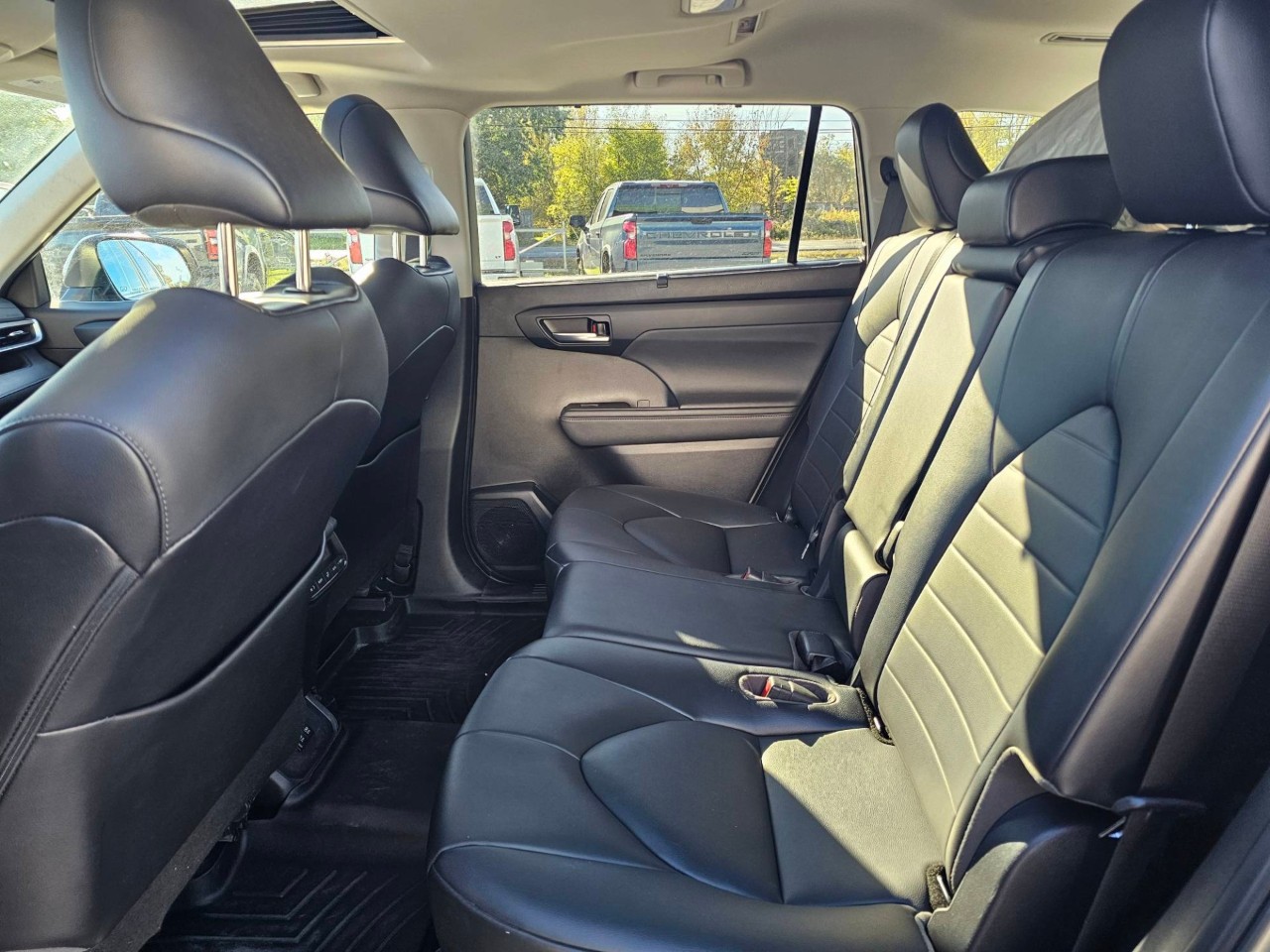 2021 Toyota Highlander — photo 22 of 27