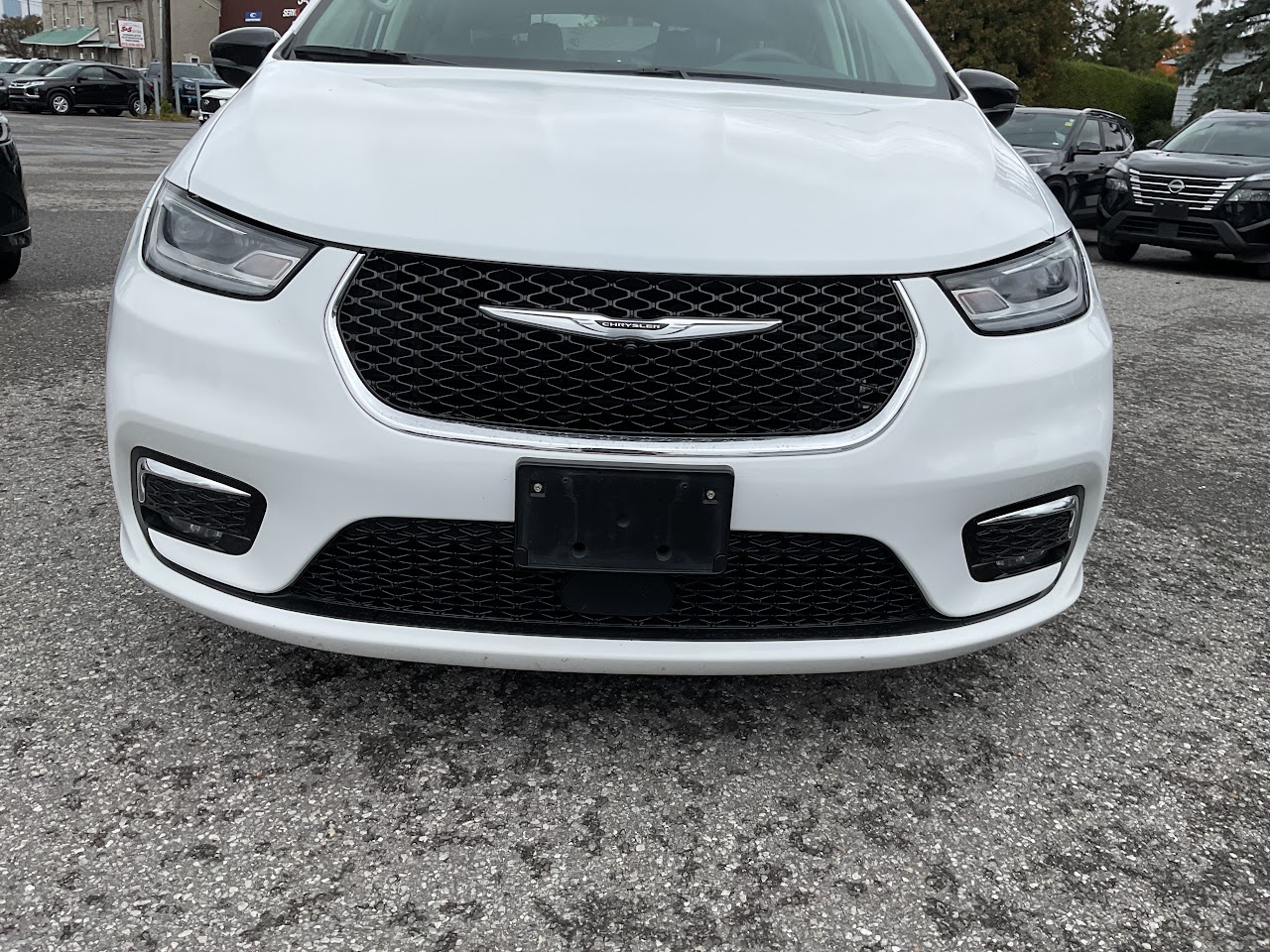 2024 Chrysler Pacifica — photo 13 of 35