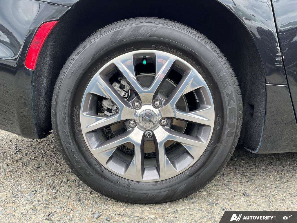 2024 Chrysler Pacifica Hybrid — photo 6 of 25
