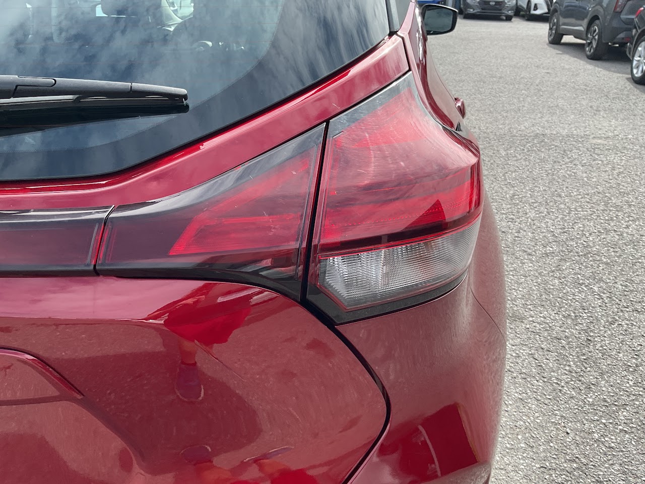 2025 Nissan Kicks Play — photo 17 of 34