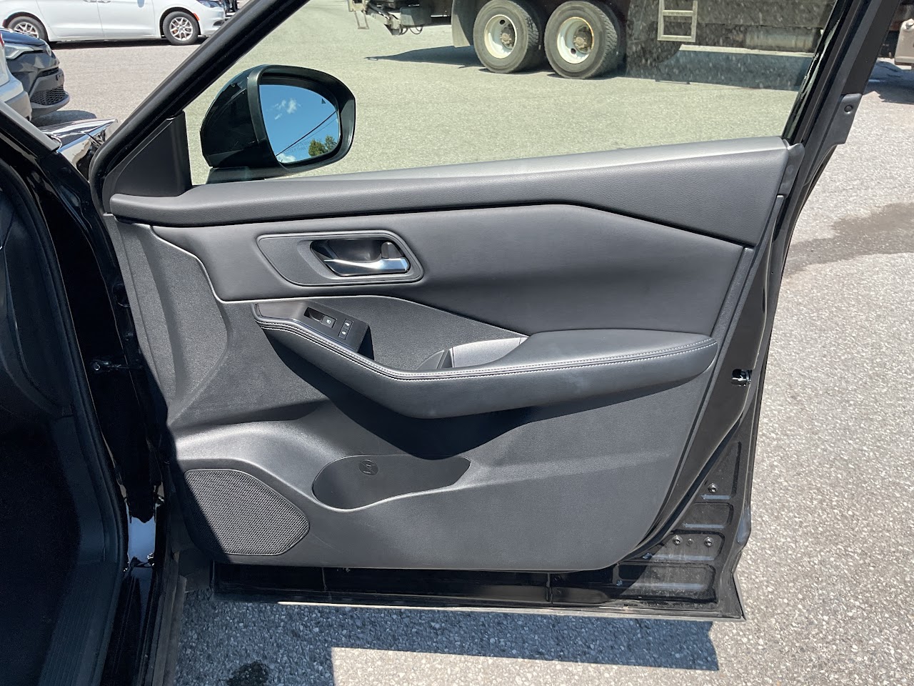 2026 Nissan Rogue — photo 30 of 33