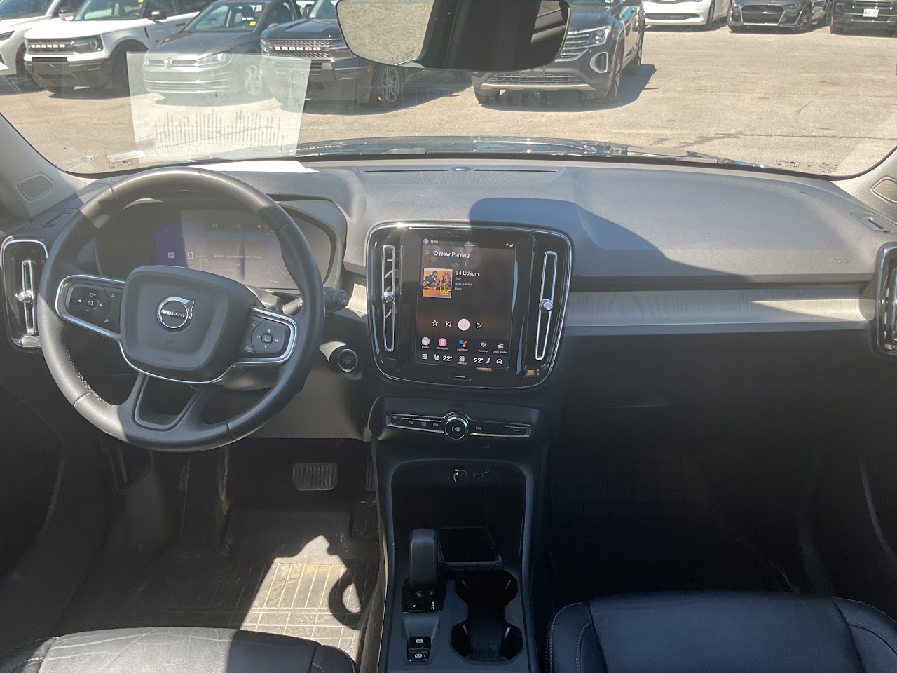2024 Volvo XC40 — photo 24 of 36