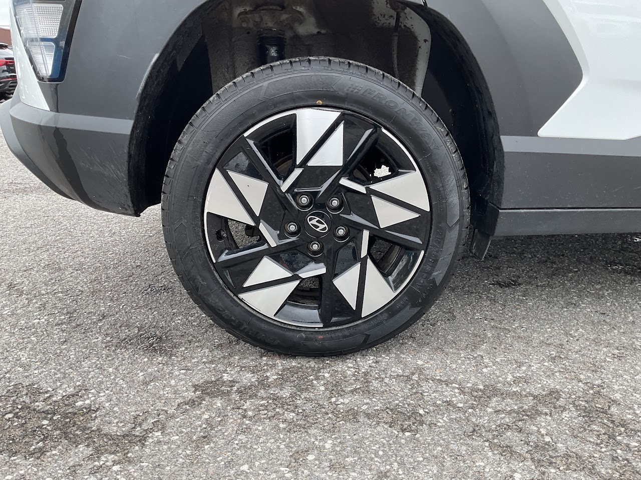 2024 Hyundai Kona — photo 15 of 34