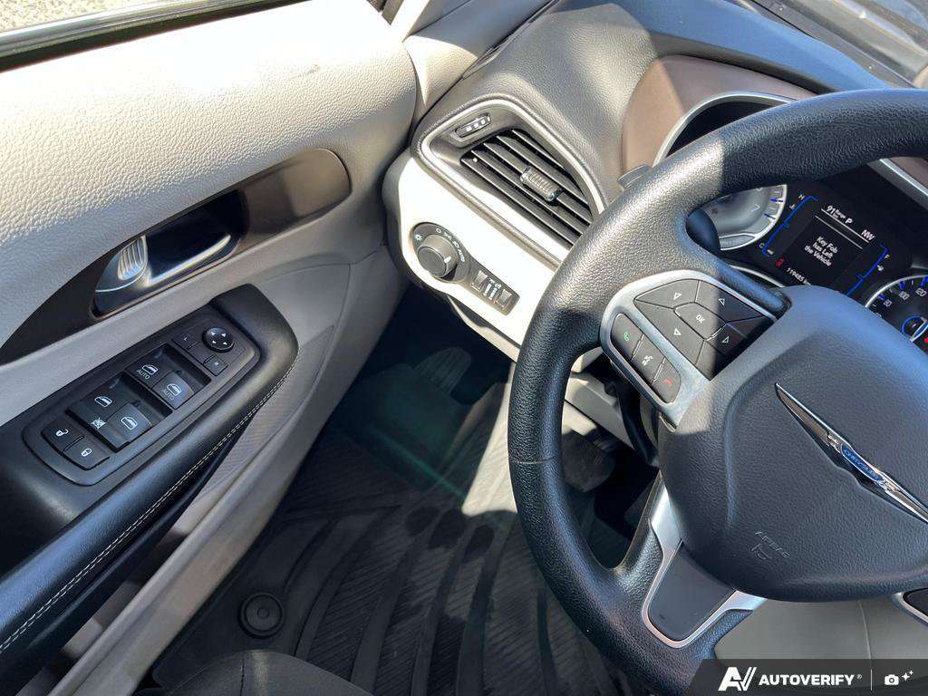 2021 Chrysler Grand Caravan — photo 17 of 25
