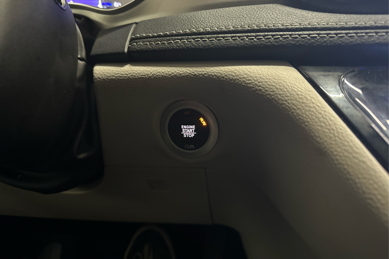 2023 Chrysler Pacifica — photo 22 of 27