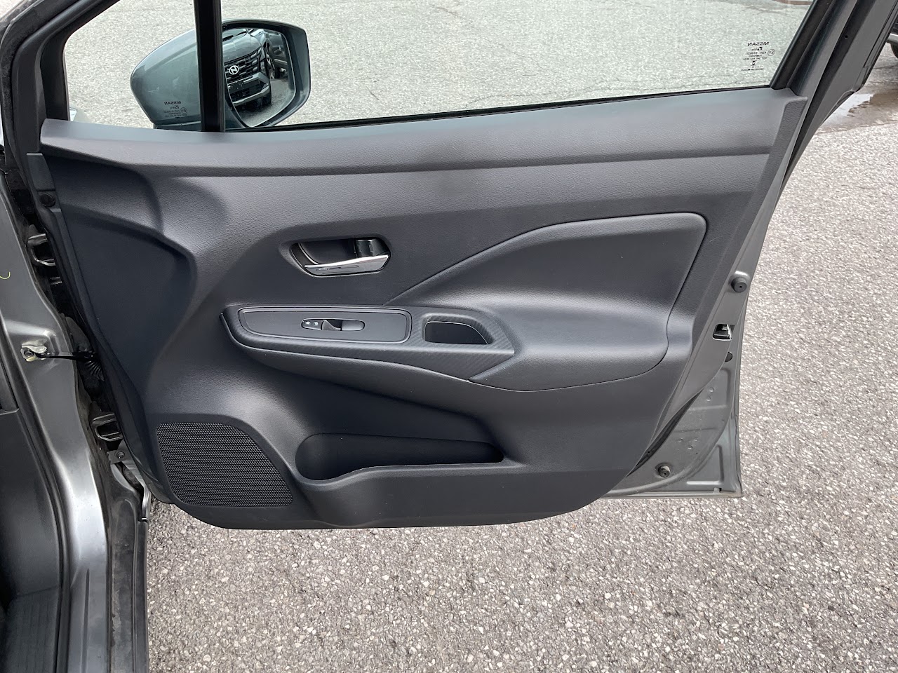 2025 Nissan Versa — photo 31 of 33