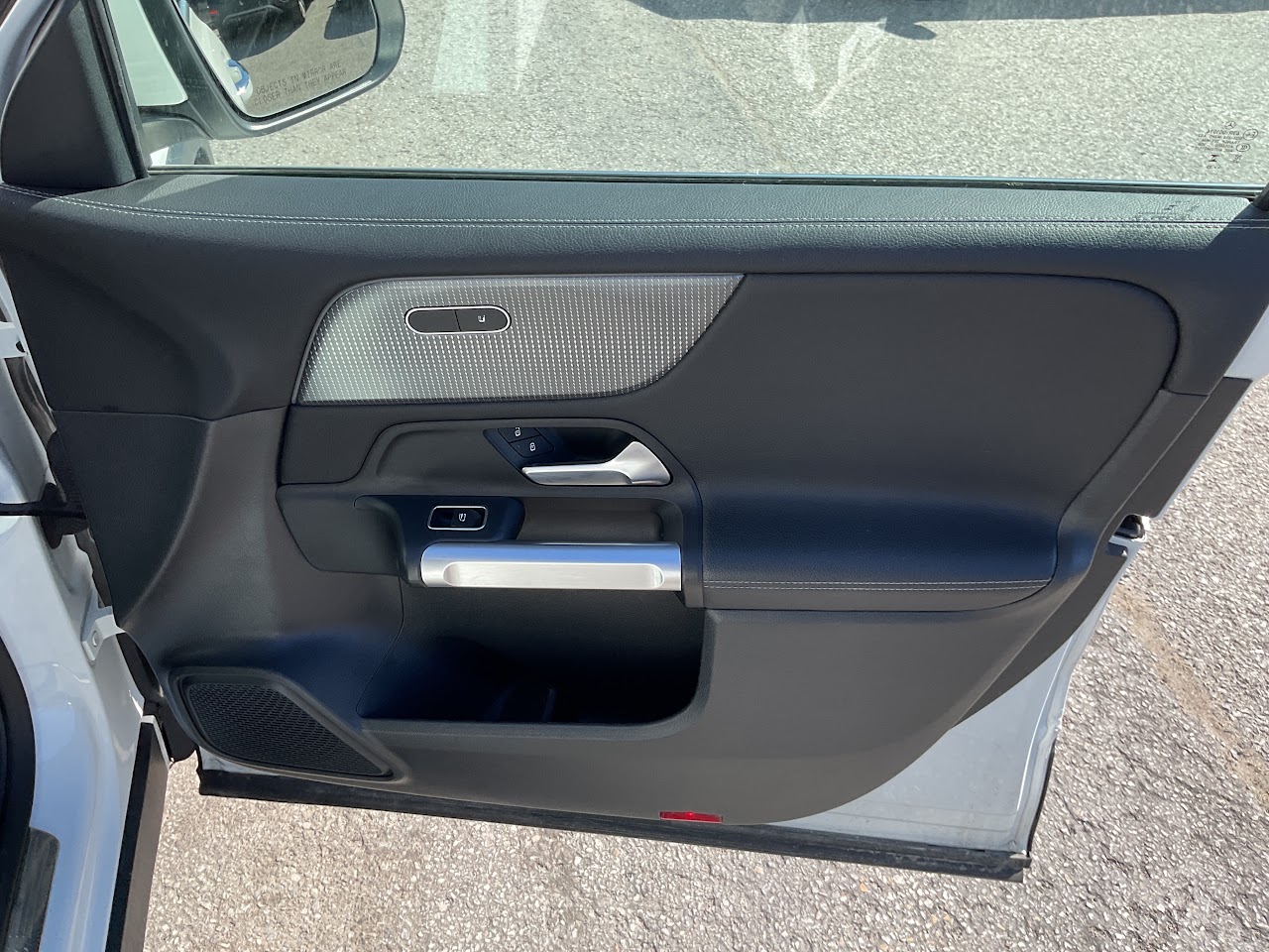 2023 Mercedes-Benz GLB250 — photo 18 of 22
