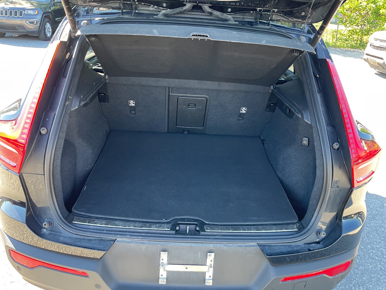 2024 Volvo XC40 — photo 34 of 34