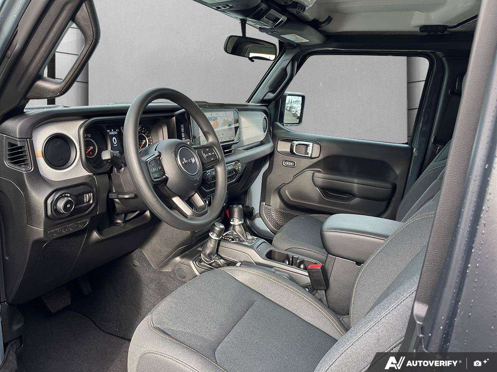 2026 Jeep Wrangler — photo 13 de 25