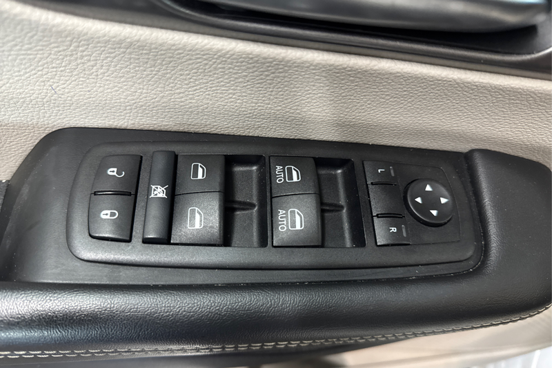 2024 Chrysler Pacifica — photo 30 of 33