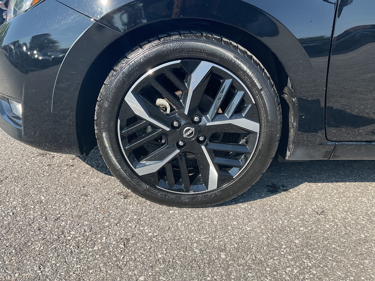 2023 Nissan Versa — photo 12 of 34