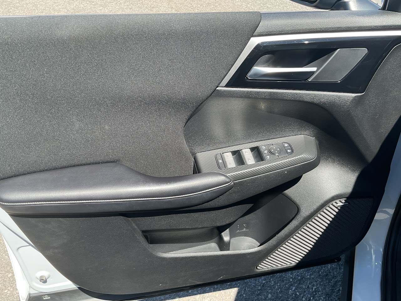 2025 Mitsubishi Outlander — photo 28 of 32