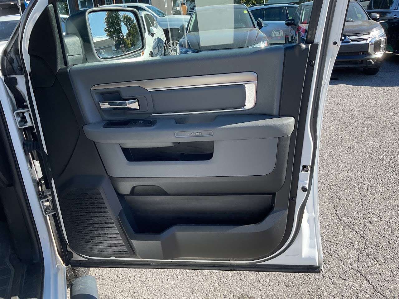 2020 Ram 1500 Classic — photo 18 of 34